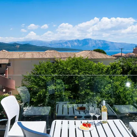 Poseidon Sea View Maisonette With Pool Сasa de vacaciones Nikiana